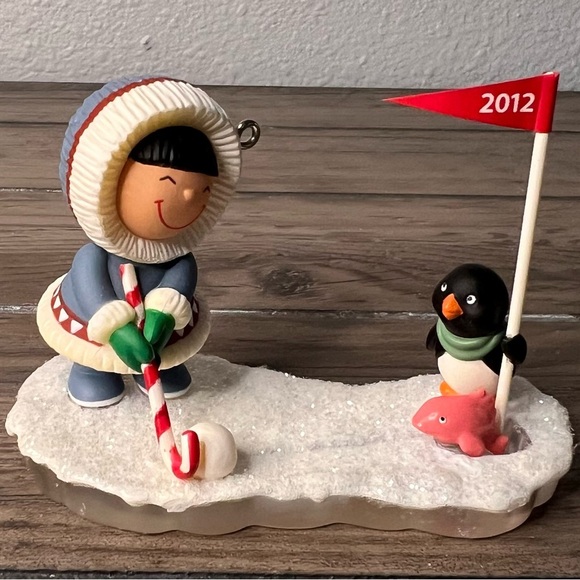 Hallmark NEW 2012 “Frosty Friends” Christmas Ornament 33rd in series - Picture 3 of 8